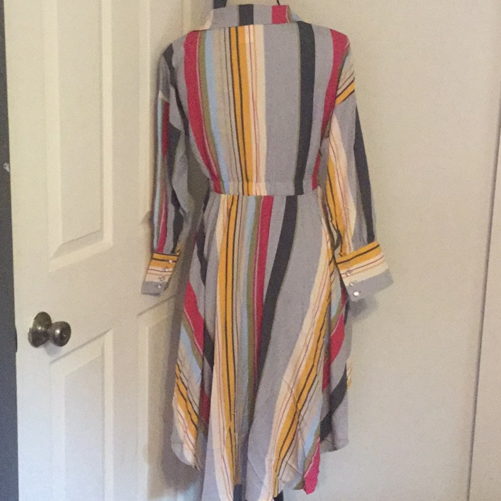Retro Gray Multi Color Stripe High Low Detailed Top - Picture 5 of 9